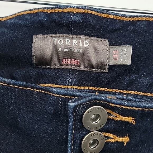 Torrid Jegging Skinny Super Soft High-Rise Jean, Rinse Wash 18S - Picture 4 of 8